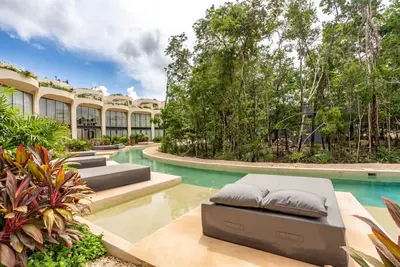 Image de Exclusive Villa: Stunning Rooftop Pool, Jungle Views, and Beach Concierge