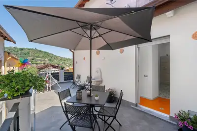 Image de Appartement « La Casa Di Zio Michelino » avec vue montagne, Wi-Fi et climatisation