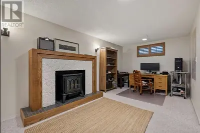Image de Southeast Calgary Lake Community Home