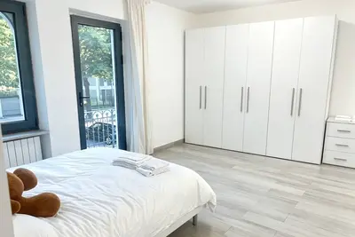 Image de The entire house is at your complete disposal. 438 square meters