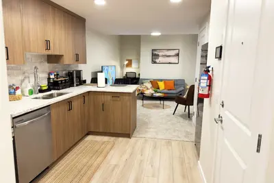Image de Luxury 2 Bedroom Private Suite Near Calgary Airport. Family and Longstay Welcome