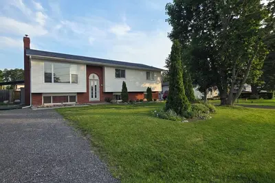 Image de Escape to Serenity – Spacious 2-Bedroom Upper Unit