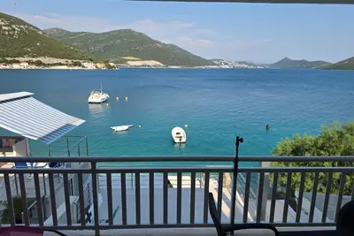 Image de Appartement de deux chambres avec la terrasse et la vue sur le mer Klek, Usce Neretve (A-27840-a)