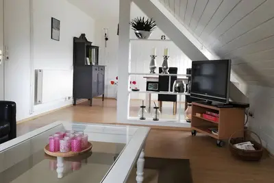 Image de Appartement spacieux pour 4 personnes dans un château de chasse historique avec vue superbe