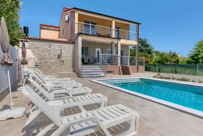 Image de Amazing home in Pomer