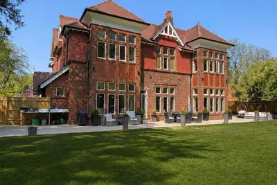 Image de Substantial 5 bedroom home - perfect for families