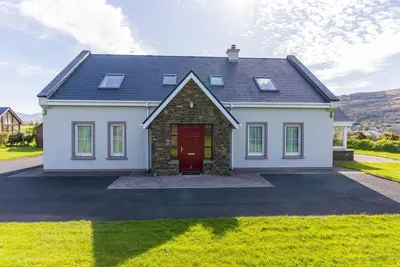 Image de Substantial Family Home