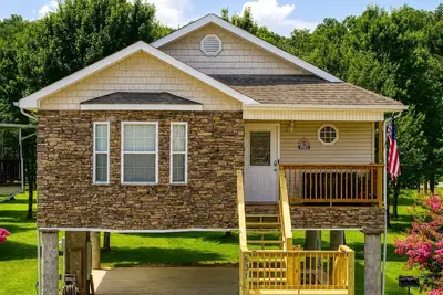 Image de The Strawberry Bear - New Listing