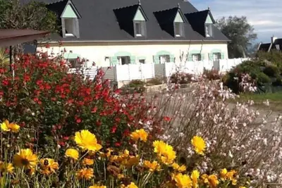 Image de Maison de vacances « Gîte Bleuniou » avec terrasse privée et jardin partagé