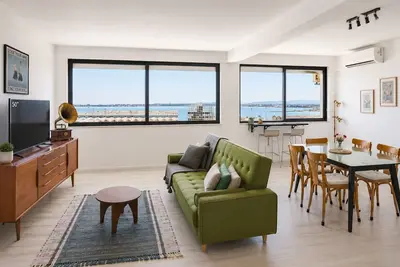 Image de The River Studio | Super Spacious, Wide Estuary Views & Walk to Lisbon Ferry