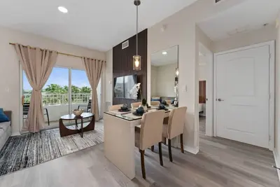 Image de Modern 2br Suite Near Universal & I-Drive