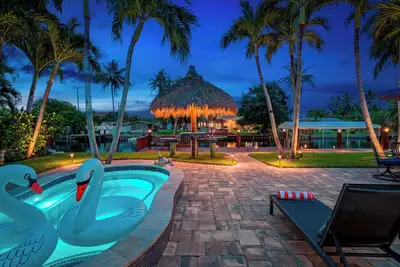 Image de Waterfront Home: Poolcuzzi, Kayaks, Pool Table