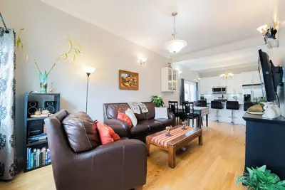 Image de Large Cozy Home Recently Renovated. Walking Distance to Downtown and Amenities
