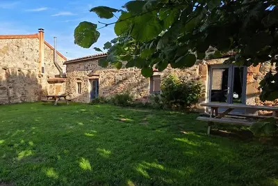 Image de Gîtes de campagne en pierre pour groupe - L'Ostal Pèira