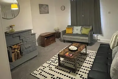 Image de 2 Bed House - Sleeps 4 - Garden - Parking - Wifi