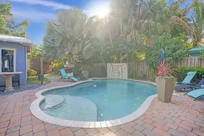 Image de Kiki 3 - Men's Clothing optional Guest House