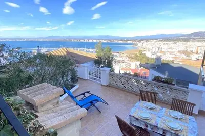 Image de Bel appart. 2 ch avec vue mer, terrasse vitrée, parking, à 750m de la plage à Roses