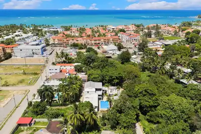 Image de Central 2br • Walk to Beach • WiFi • Pool • Ac