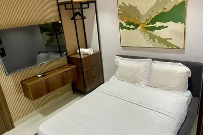 Image de Two Units of 3 Luxury Bedroom Duplex Apartments Qq