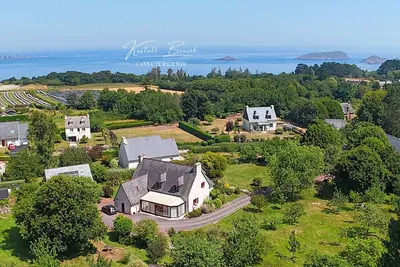 Image de Maison de 4 chambres avec jardin de 7000m2 à 950m de la mer