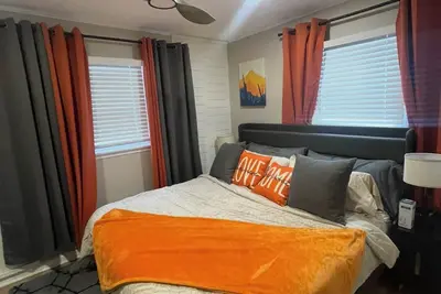 Image de Cozy 2-bedroom house with king bed in lovely Midland with private deck