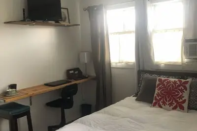 Image de Large Serene 2-bedroom apartment with Ac in charming Lewiston