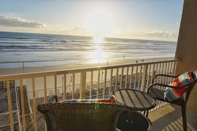 Image de New! Amazing Ocean Front Studio in Daytona Beach!