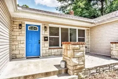 Image de Centrally locate, cozy house, perfect for families.