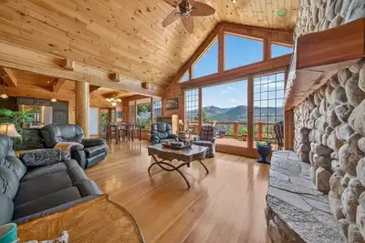 Image de Mountain View Log Home in Invermere