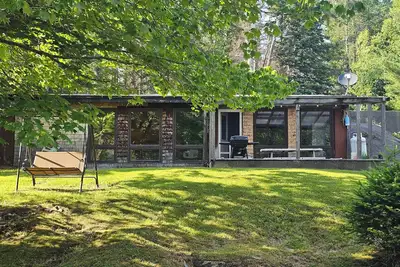 Image de Secluded Riverfront Hideaway: Private Harrington Cabin on the Water