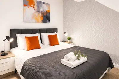 Image de Stylish 6 bedroom, 2. 5 Bathroom-12 Sleep-Free Parking, Solihull, Near Nec &Airport