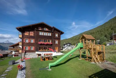Image de Chalet Ferienwohnungen Schwalbennest Moos Grächen, (Grächen), by Interhome