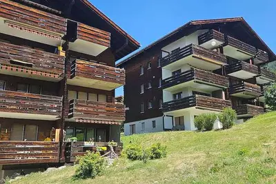 Image de Ferienwohnunung Nr. 22, Haus Azurit, (Grächen), 1201 by Interhome