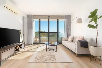 Image de North-Facing Apartment with Telstra Tower Views