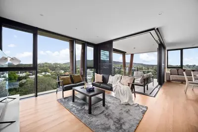 Image de Sky-High Retreat view& Shopping at Your Doorstep