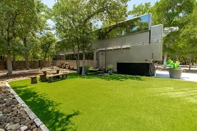 Image de Opulent Luxury Villa Retreat near Lake Walter E. Long in Texas