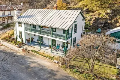 Image de Historic Stone Cottage with Hot Tub and Hammock, Minutes from Downtown Harpers Ferry, West Virginia