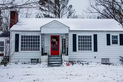 Image de Large, Farmhouse Style Cottage near Lake Cumberland State Resort Park, Perfect for a Kentucky Summer Holiday