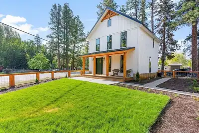 Image de Spacious & Bright Montana Getaway - Hike, Fish, Ski!