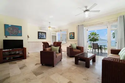Image de The Beach Is Your Backyard in this 2br Condo by Playa Alicia