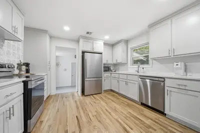 Image de Cozy Renovated Cottage-Near Fairgrounds, Utica Square & Downtown