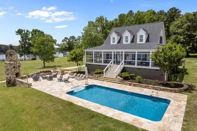 Image de Lazy Dazes - 4 bedroom w/ Lake Front & Inground pool