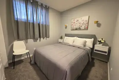 Image de Private 2 Bedroom Basement Suite | Near Foothills | Airport | Banff & Attraction