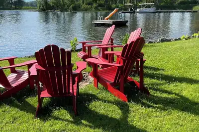 Image de Waterfront cottage with beach, boat launch and dock and west exposure sunsets