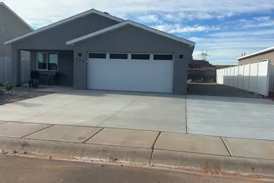 Image de Beautiful 3-bedroom house with Ac in awesome Page