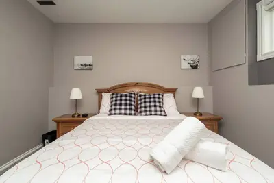 Image de Suite spacieuse Oasis à 2 lits avec entrée privée