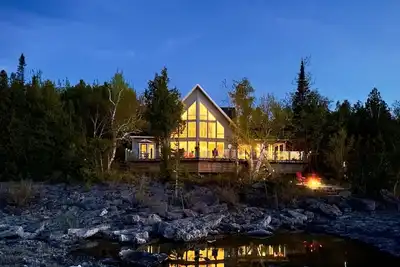 Image de Waterfront | 22' Windows | Starlink | Kayaks