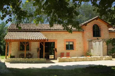 Image de Maison de vacances « Domaine du Roujos - Gîte Ocre » avec piscine partagée, terrasse et Wi-Fi