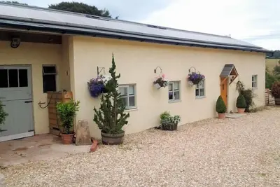 1 Bed in Sidmouth (oc-swcom)