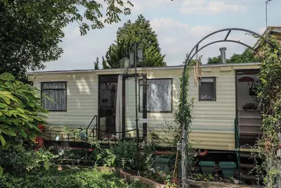 Image de 10 Cater Gardens, family friendly, with a garden in Guildford
